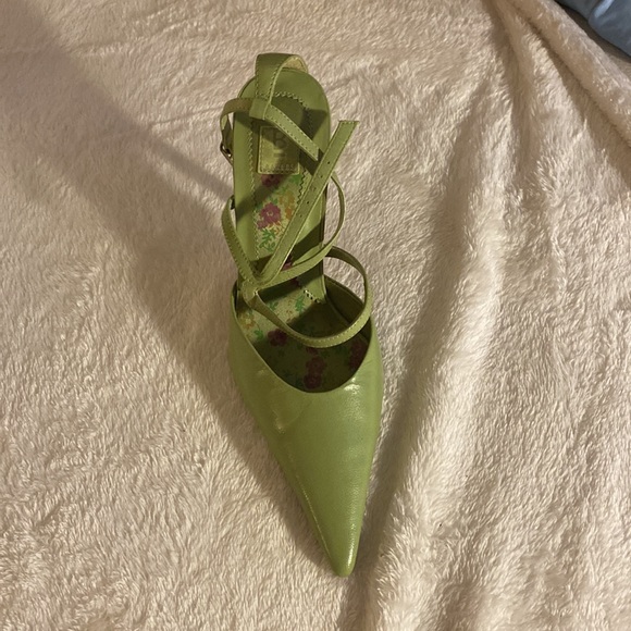 Bakers size seven green high heels, leather German sole made in chia. - Picture 2 of 4